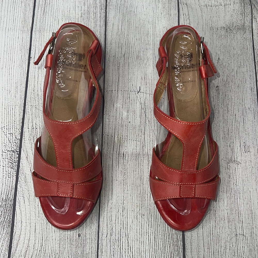 🔹 Wonders Made In Spain T-Strap Wood Platform